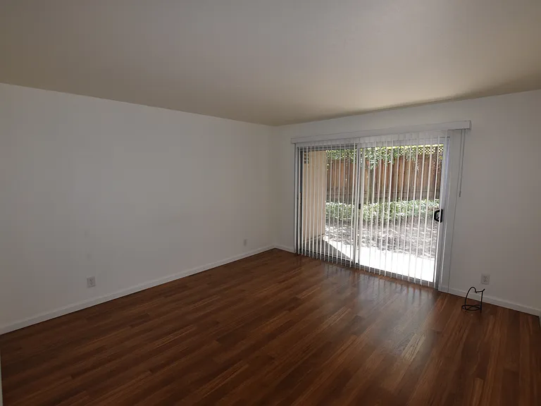 675 Sharon Park Dr #147 — Photo 2