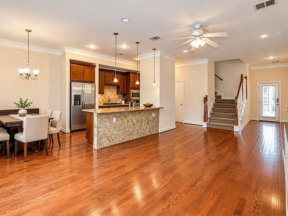 3rd image of 815 Garden Rose Ln