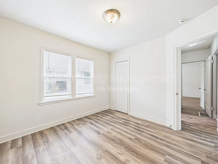 5100 Brooklyn Ave — Photo 26
