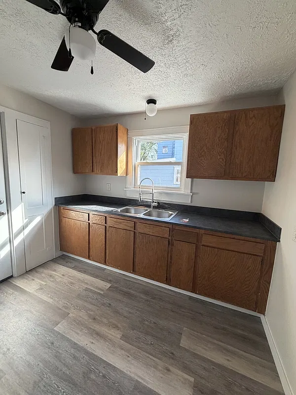 3 bed, 1.0 bath, 1144 sqft, $1,400 — Photo 4