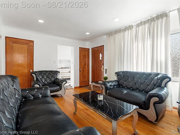 4th image of 10144 Beaconsfield St