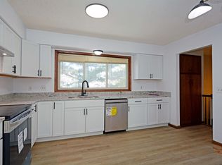 7305-7315 Bagpipe Blvd, Eden Prairie, MN 55346