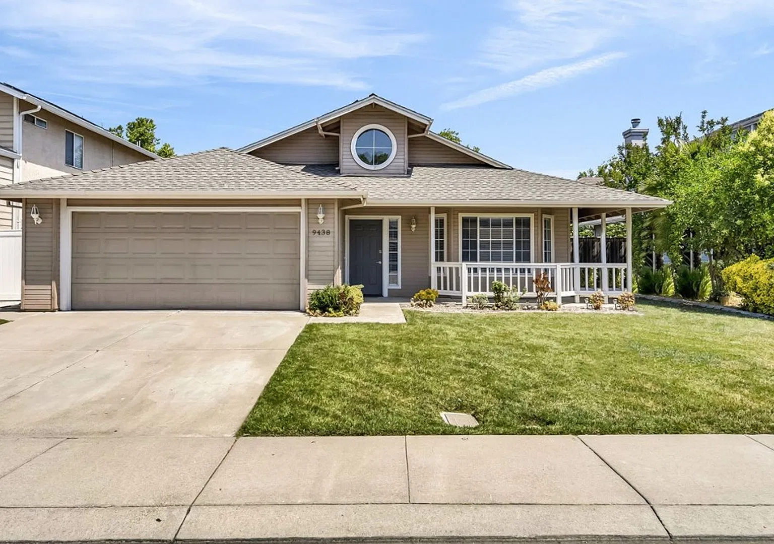 Wonderful Morada Neighborhood! Single Story Beauty With Formal Living And Dining Room!! — Photo 2