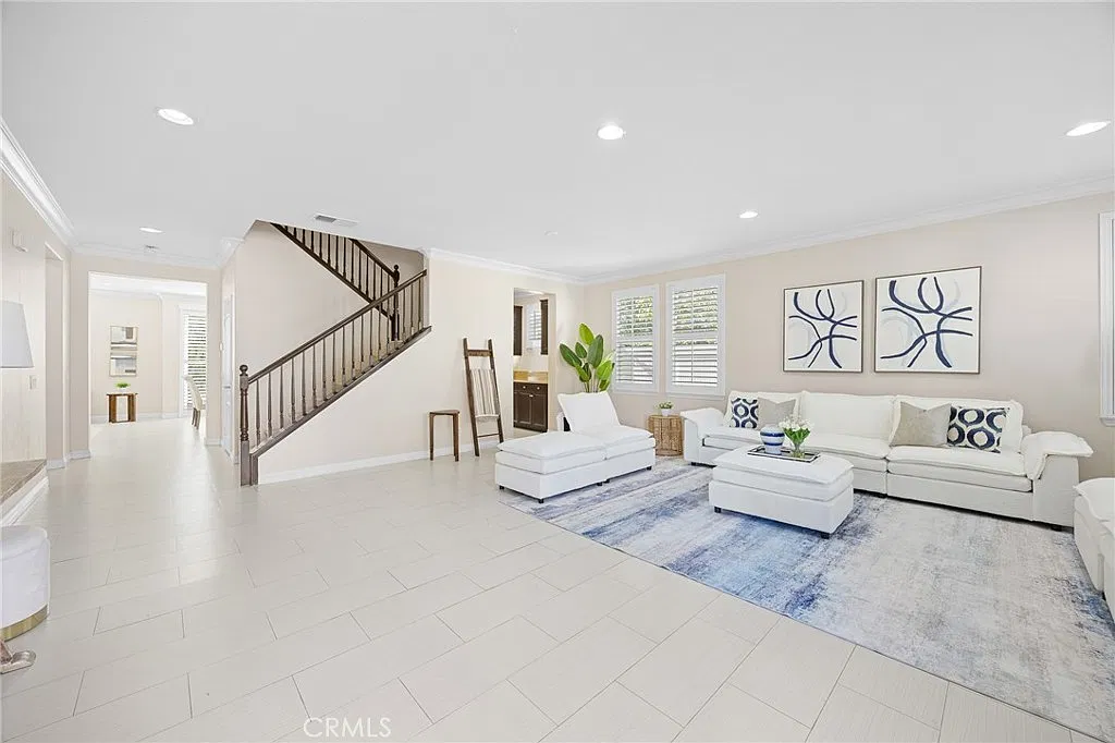 4 bed, 3.5 bath, 2855 sqft, $5,400 — Photo 2