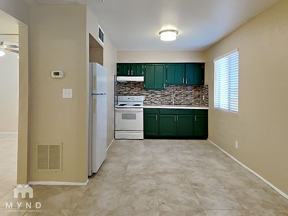 3rd image of 1702 E Cambridge Ave APT 2