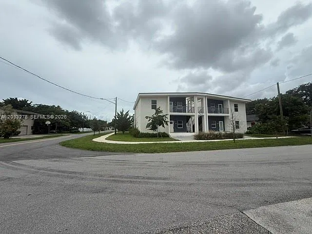 3 bed, 2.0 bath, $2,700 — Photo 2