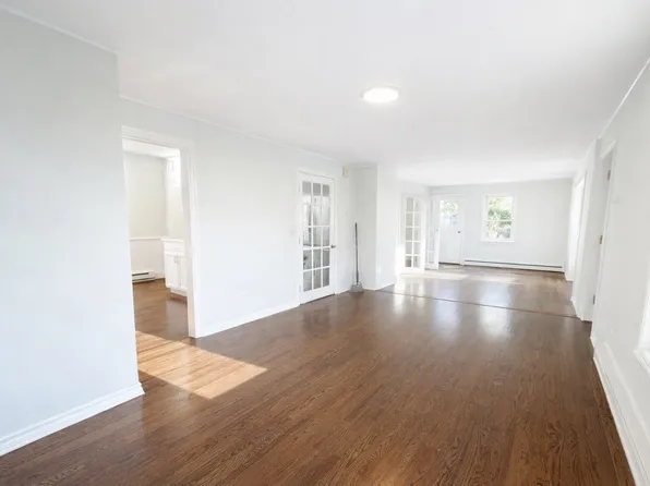 68 Hoyts Hl #B, Bethel, CT 06801