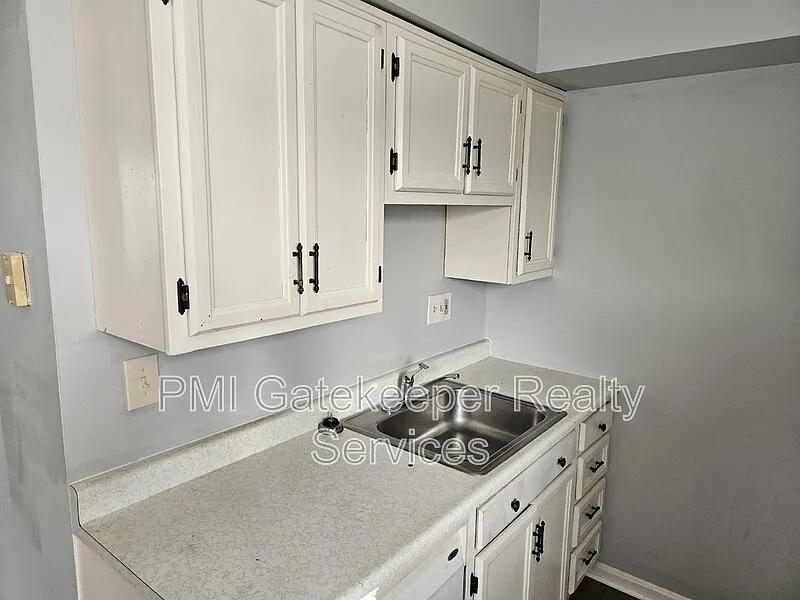 2 bed, 1.5 bath, 1092 sqft, $1,050 — Photo 4