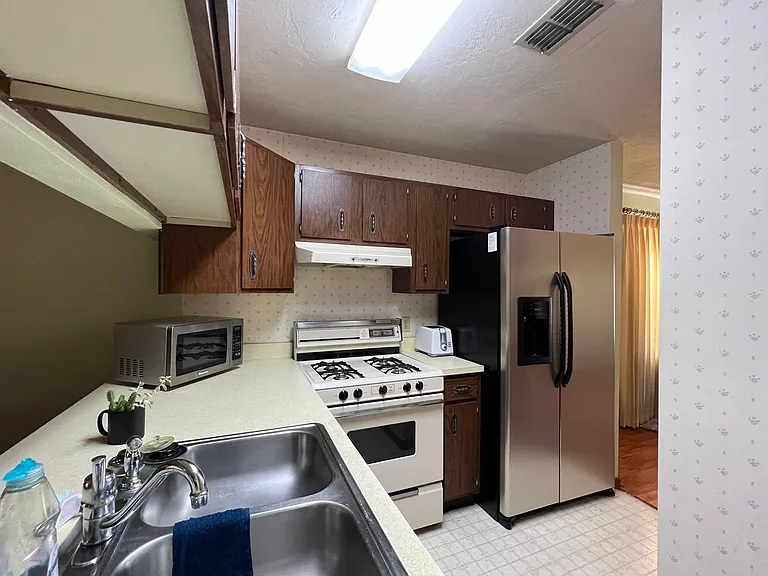 913 New Bedford Dr — Photo 3