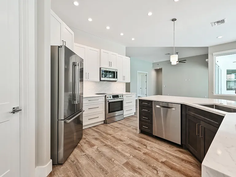 4231 Crayton Rd — Photo 13