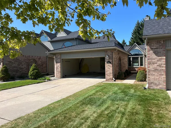 51433 Fox Hill Trl, Chesterfield, MI 48047