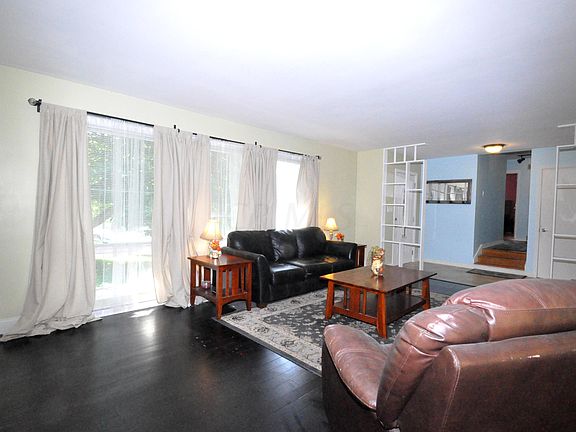 4th image of 2775 Woodside Dr