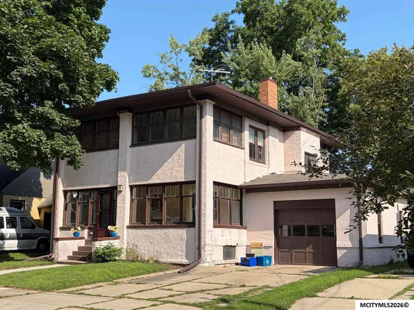 1030 2nd St NW, Mason City, IA 50401
