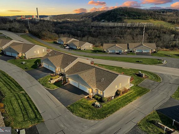 2nd image of 2407 Pin Oak Dr #33