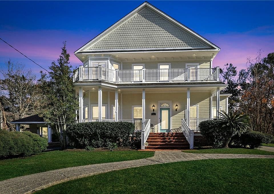 1st image of 261 Oak Ave