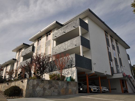 2nd image of 1326 Palos Verdes Dr APT 11