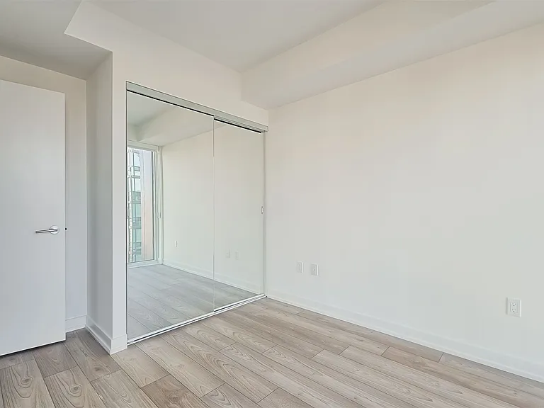 223 Redpath Ave — Photo 83