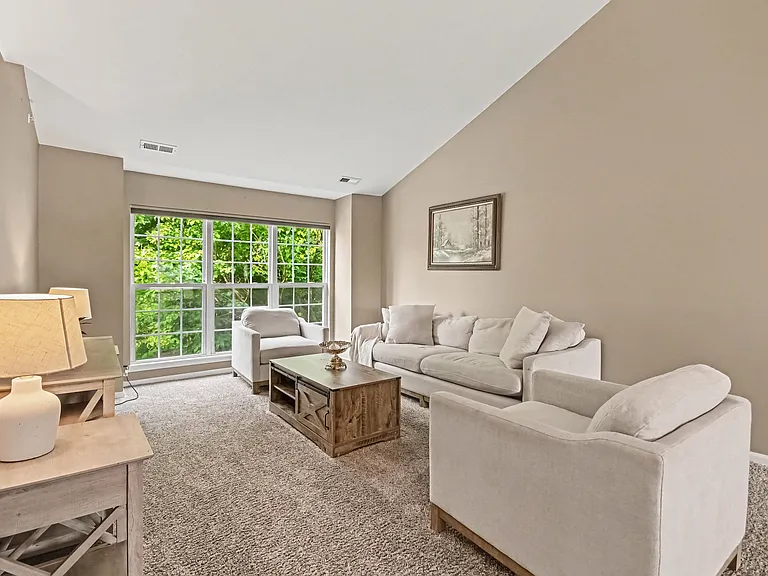 727 Crossing Way — Photo 3