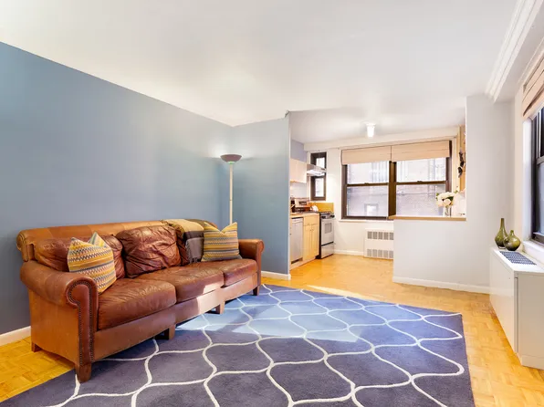 305 E 40th St #2T, New York, NY 10017