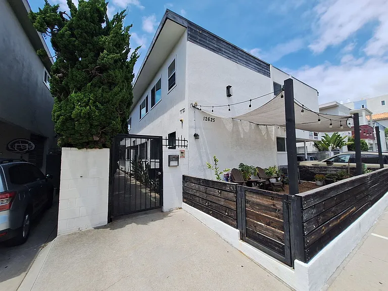 12625 Pacific Ave #4 — Photo 30