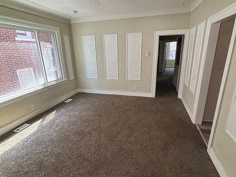 2669 Glendale St — Photo 3