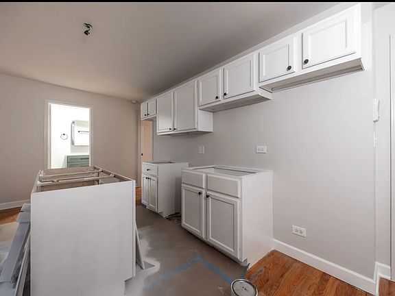 5th image of 1548 N Milwaukee Ave #2F