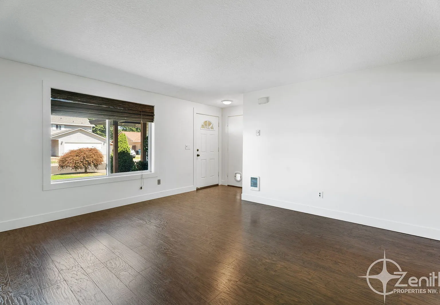 3 bed, 2.0 bath, 1096 sqft, $2,400 — Photo 4