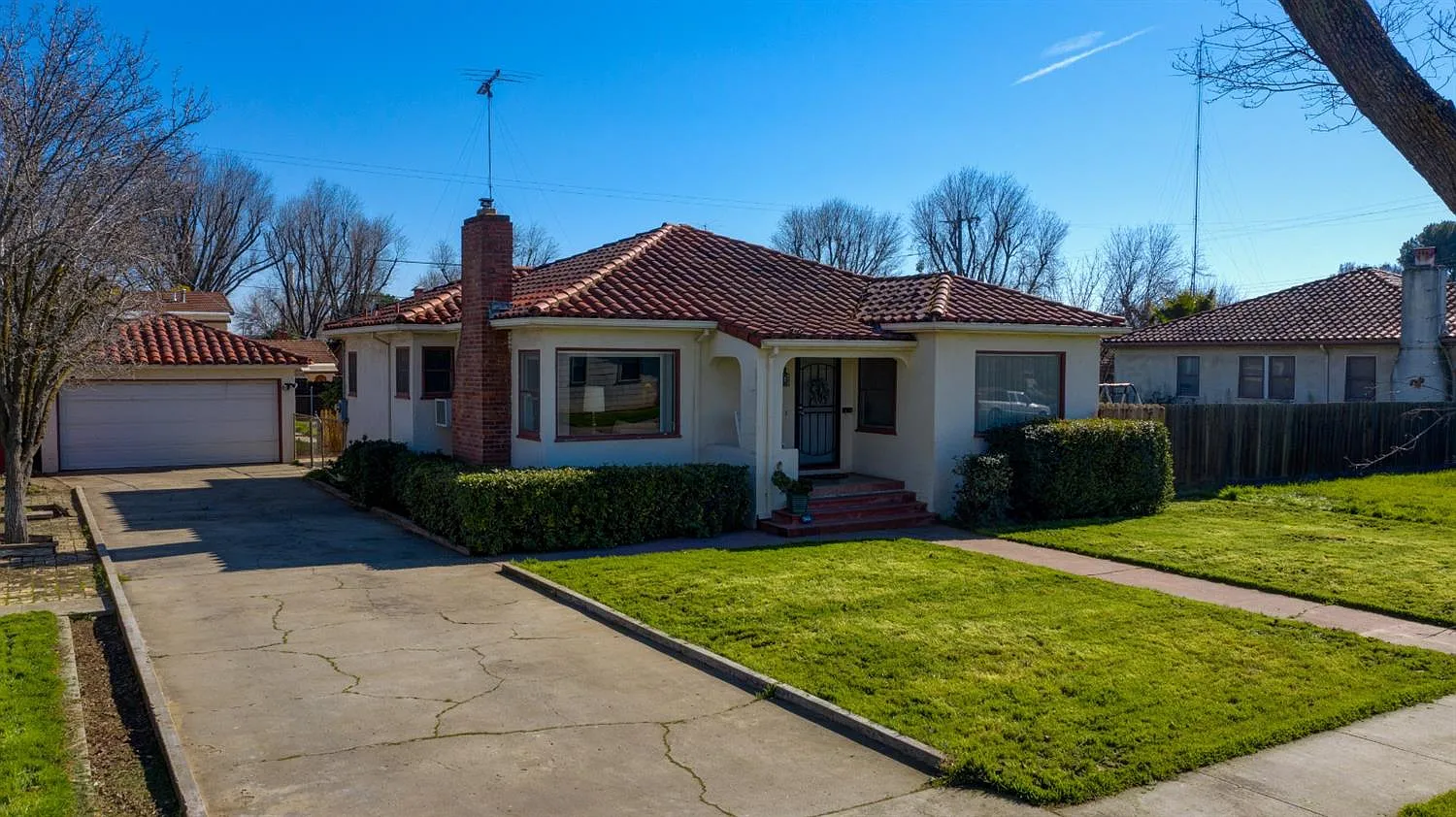 844 Grove Ave photo 1