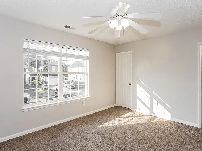 715 Almora Dr — Photo 12