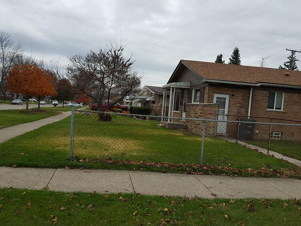 1st image of 32916 Avondale St