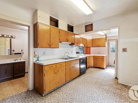 5th image of 106 W Carbon Ave