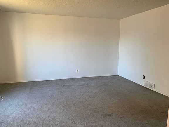 5th image of 863 Sheppard St