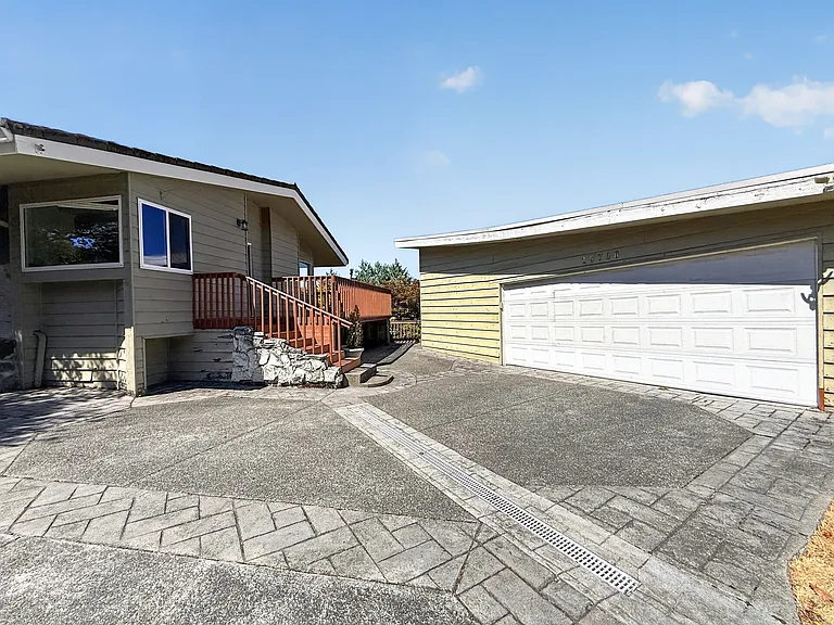 16706 SE 44th St — Photo 37