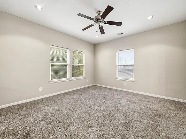5303 Avenue J — Photo 8