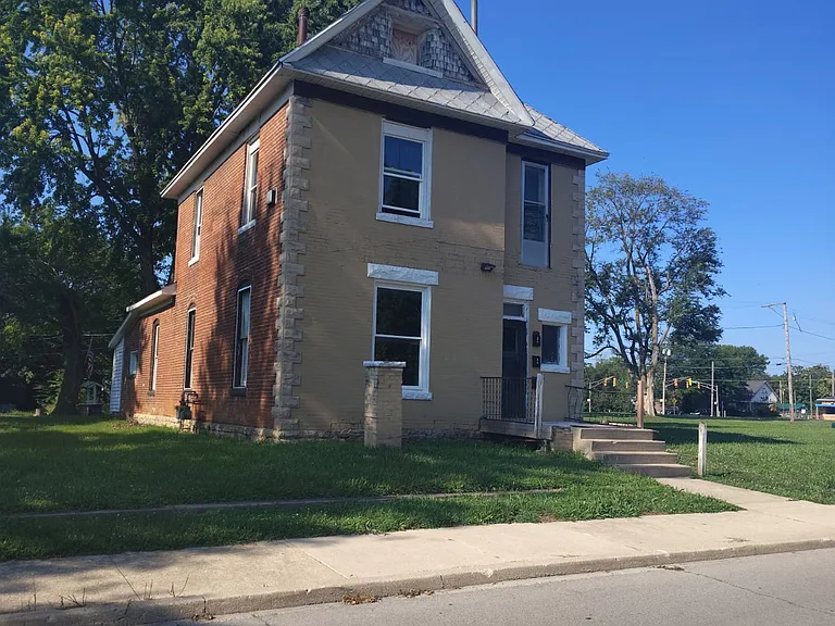 306 E North St #1 — Photo 2