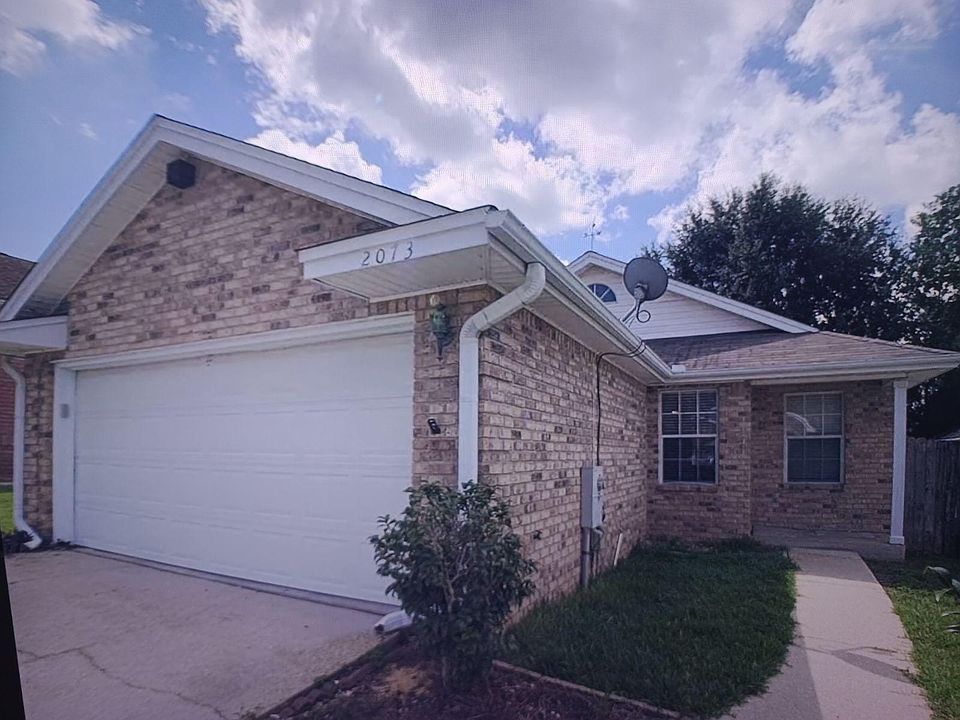 1st image of 2073 Cambridge Cir