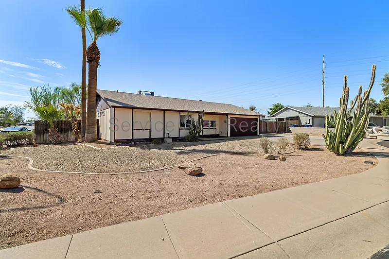 4 bed, 2.0 bath, 1172 sqft, $2,000 — Photo 2