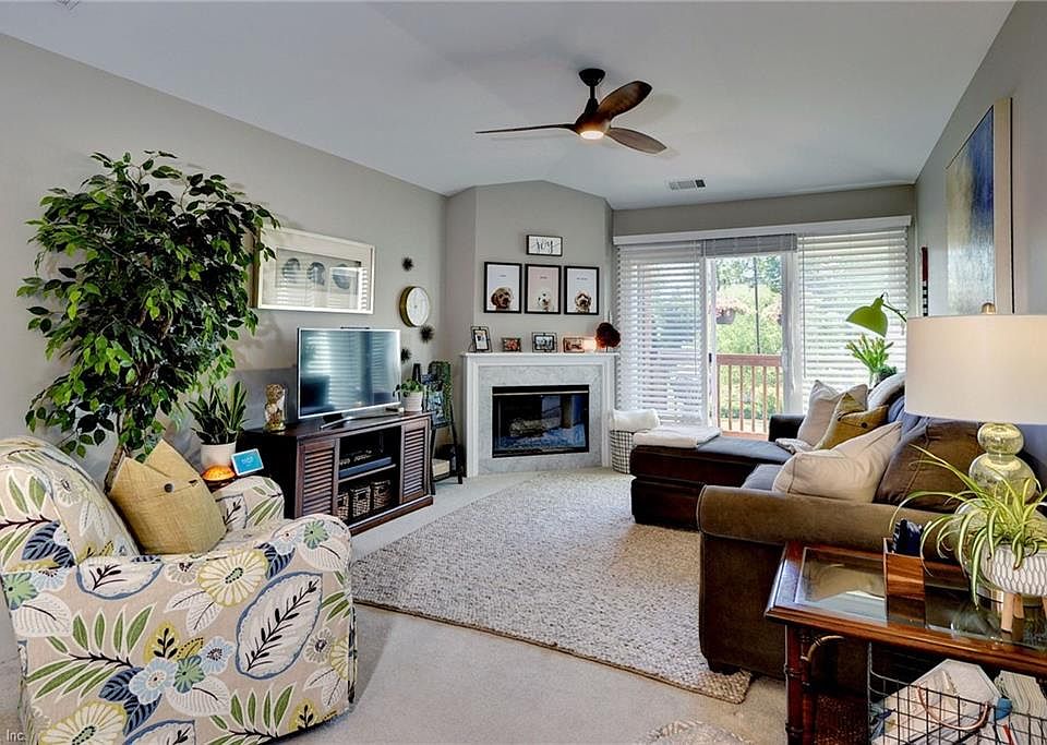 1st image of 322 Persimmon Dr