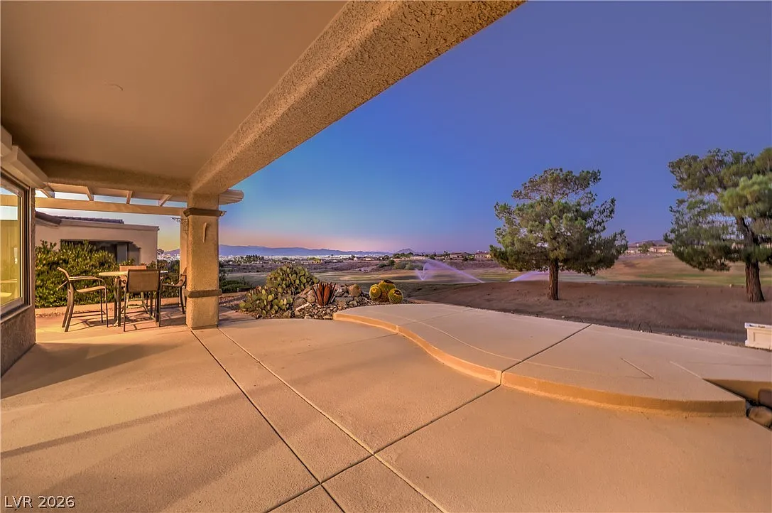 2 bed, 2.0 bath, 2032 sqft, $2,995 — Photo 2