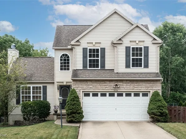 4374 Lochs Ln, Brunswick, OH 44212