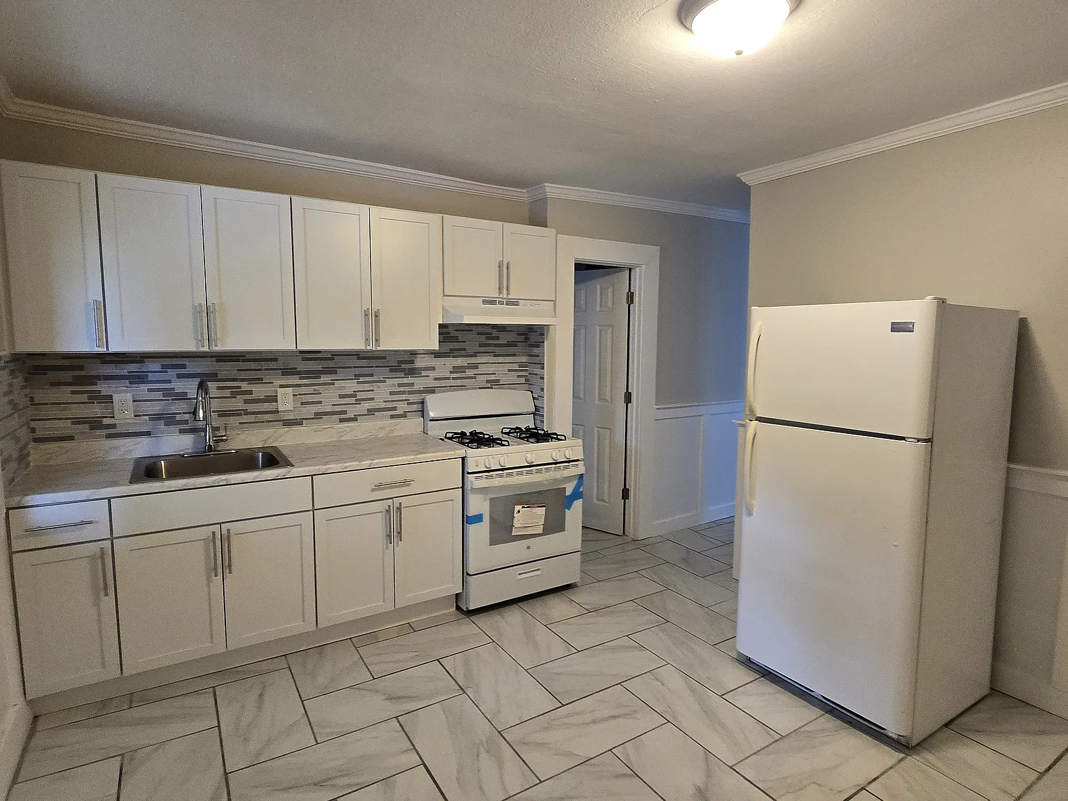 5 bed, 1800 sqft, $2,250 — Photo 3