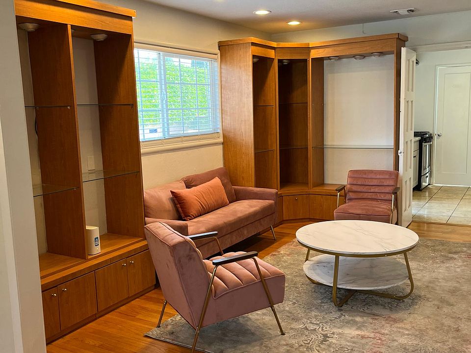 Living room and included furnishings