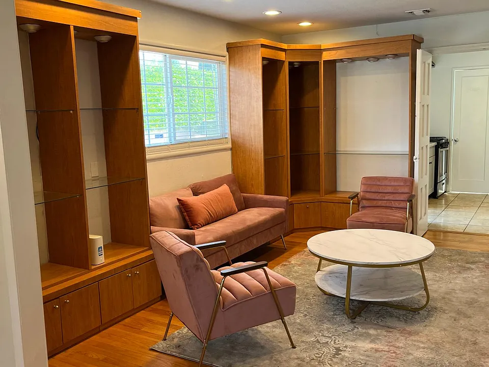 Living room and included furnishings