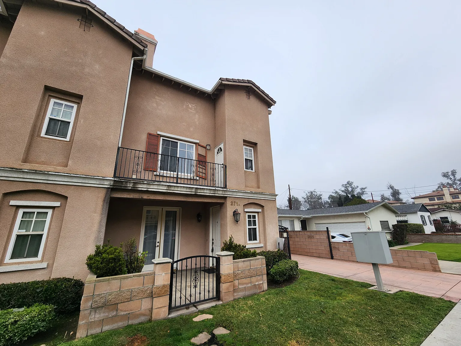 4 bed, 1810 sqft, $4,000 — Photo 3