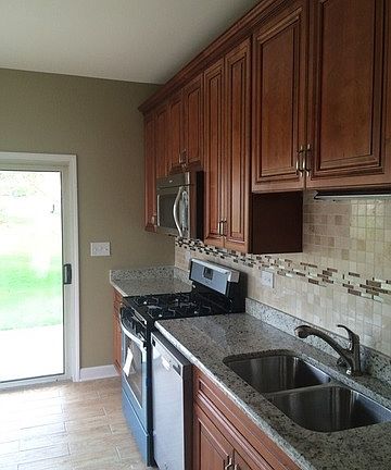 4th image of 704 Kingsbridge Dr #704