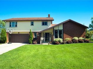 92 Center Dr, Depew, NY 14043