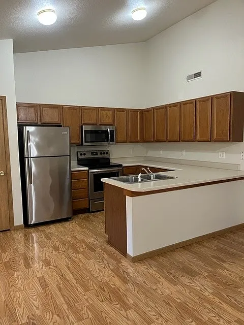 2 bed, 960 sqft, $1,025 — Photo 2