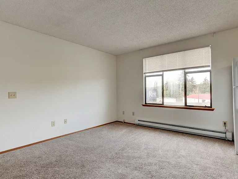 1362 - 33020 SR 20 — Photo 2