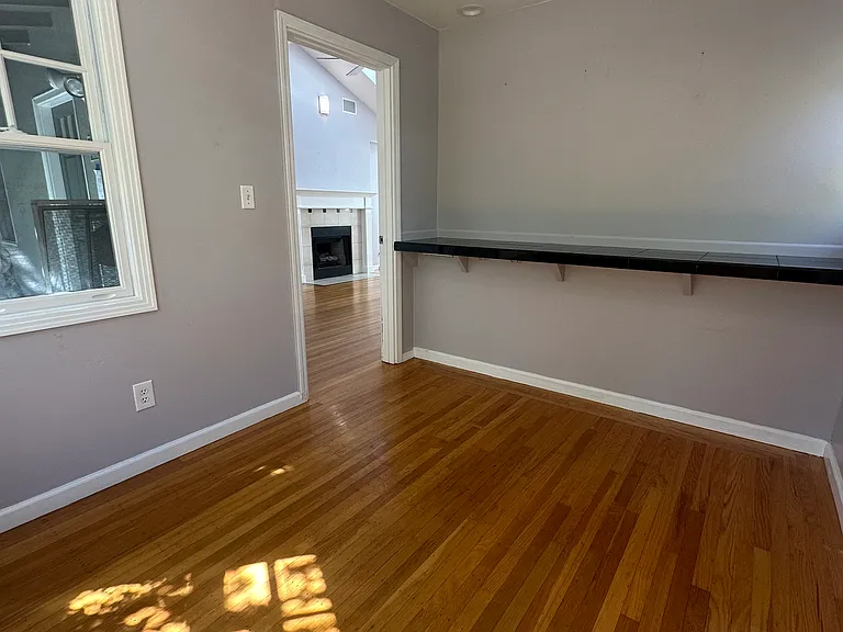 1613 Mariposa Ave — Photo 25