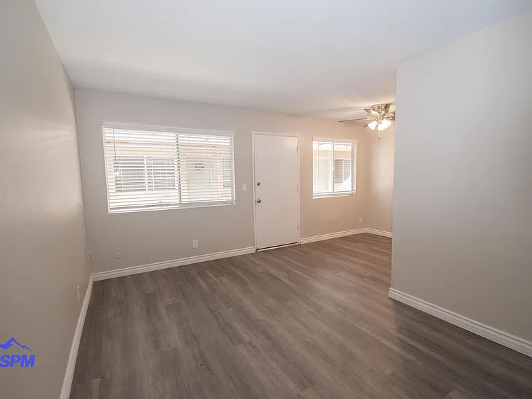 4060 Euclid North Apartments — Photo 4